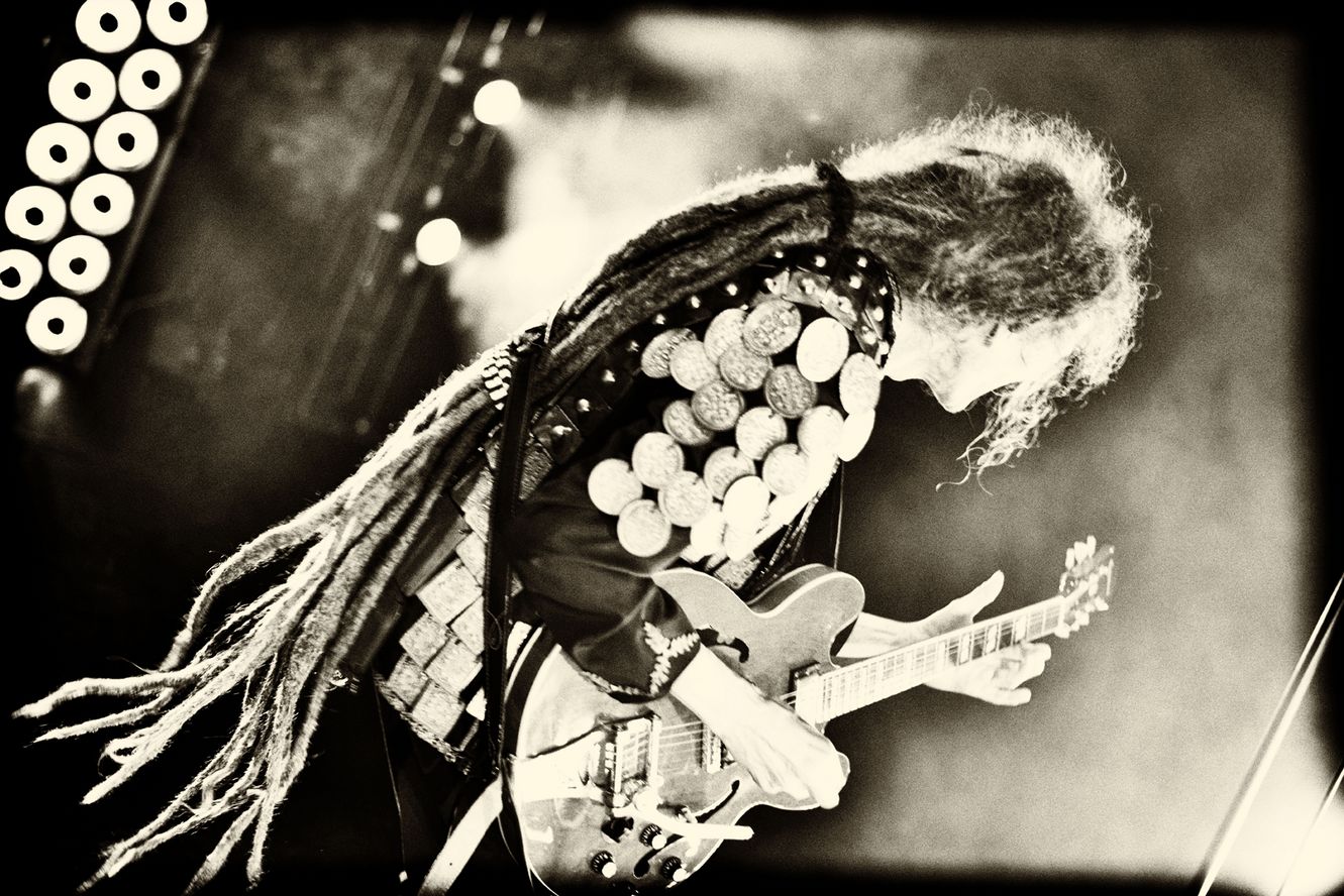 DIESCHWARZARBEIT - THE KING IS GONE, BUT HE`S NOT FORGOTTEN - SUIT 5